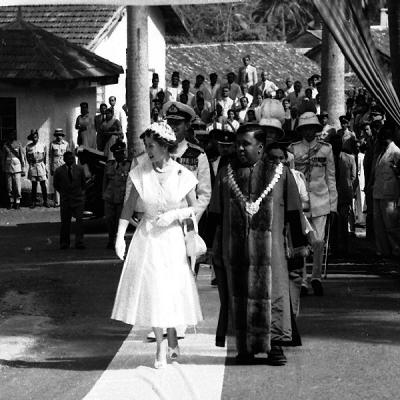 Queen 1954 Sl Visit 213 E